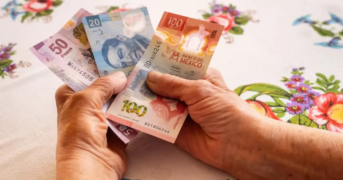El dólar canadiense refleja una leve tendencia alcista a corto plazo, pese a disminución anual.