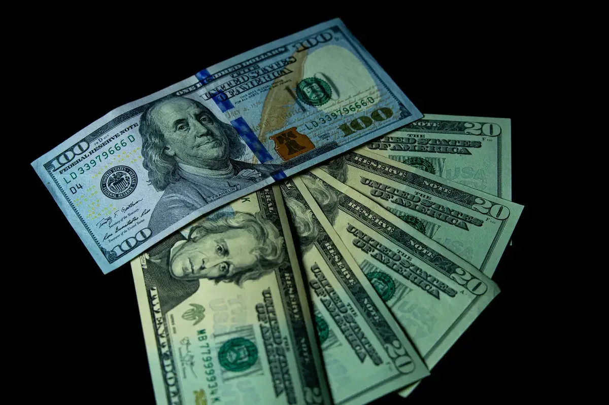 Banxico reporta el tipo de cambio del dólar en 18.4930 pesos para obligaciones en México.