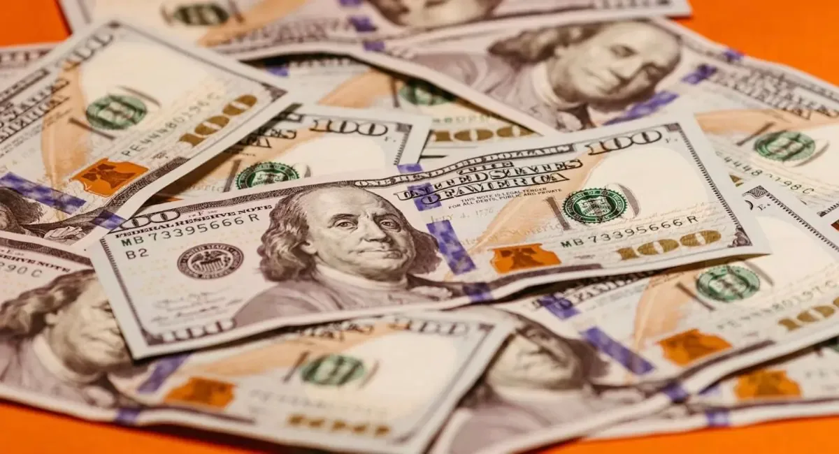 Este viernes, el dólar en México registra un avance de 0.26% frente al peso.