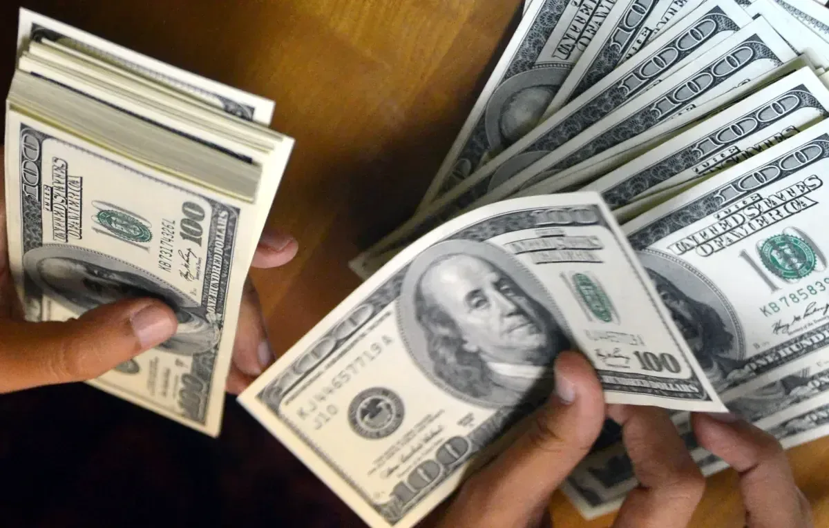 Los tipos de cambio del dólar hoy presentan variaciones en México y otros países de la región.