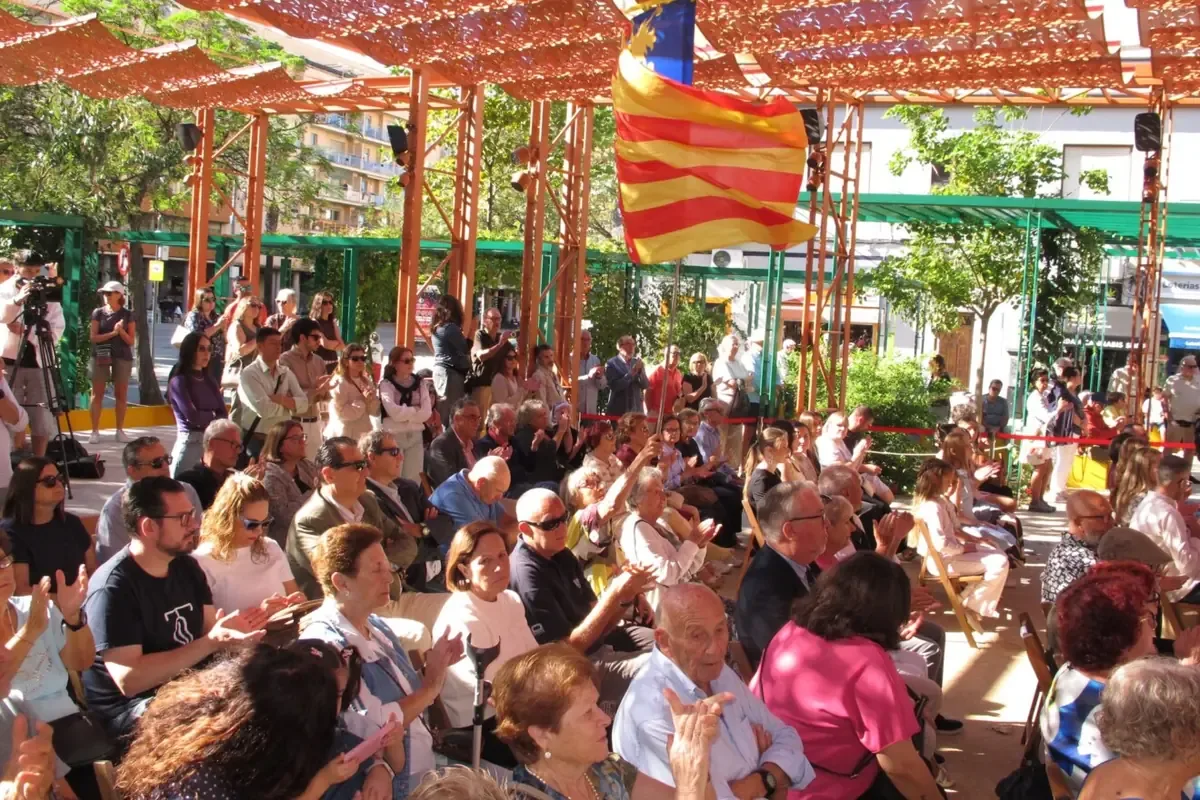 La jornada del 9 d’Octubre en Dénia combinó festividades y reivindicaciones políticas entre diversas formaciones.