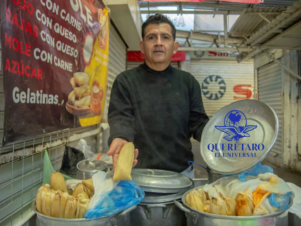 Doña Carmen Ángeles y su familia preparan tamales para el Día de la Candelaria.