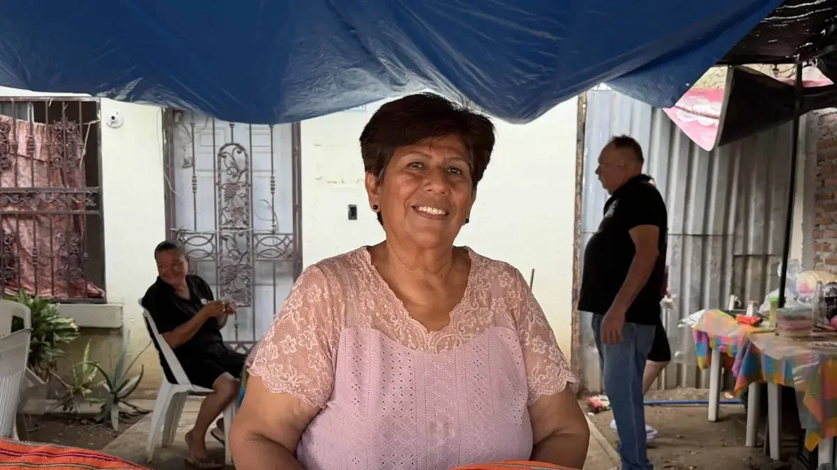 A pesar de su tratamiento contra el cáncer de mama, Gloria Suárez muestra su resiliencia al mantener su negocio familiar.