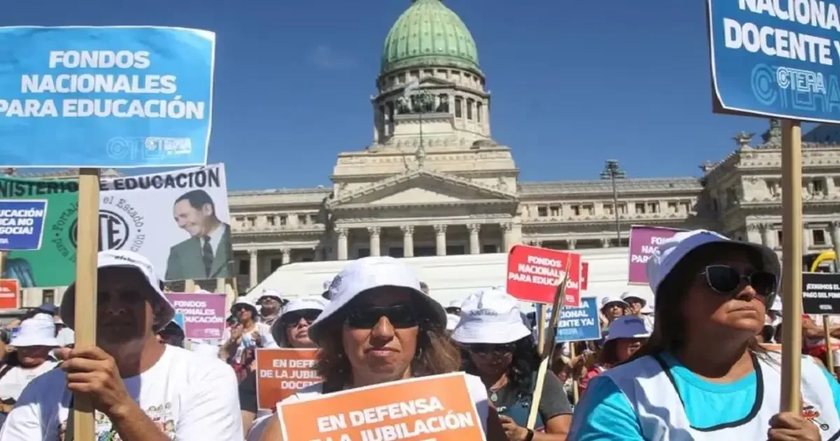 Maestros de Buenos Aires exigen acciones inmediatas ante agresiones y hostigamientos en las aulas.