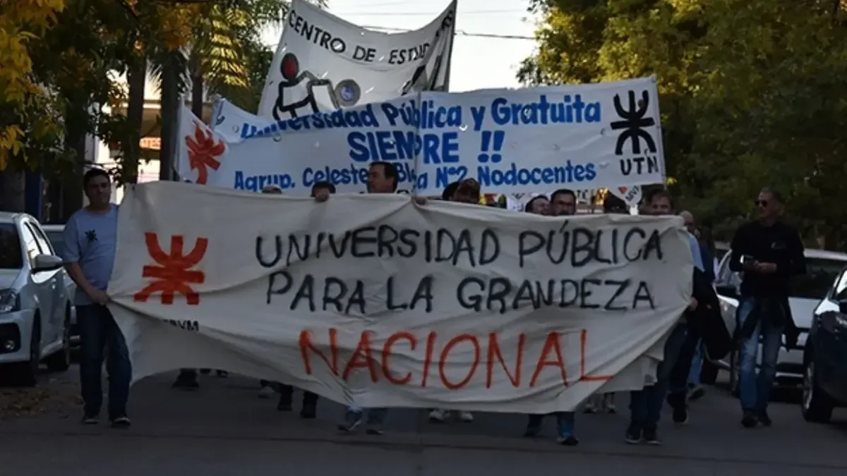 Docentes de UTN y UNVM realizan paros por salarios y financiamiento en crisis.