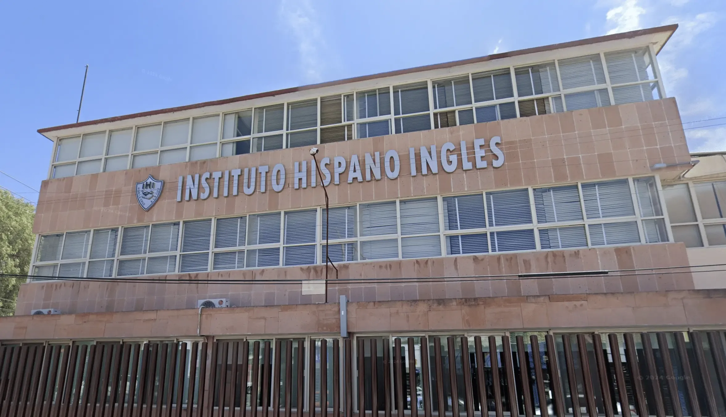 Docentes del Colegio Hispano Inglés expresan preocupación por sus empleos tras cambios directivos.