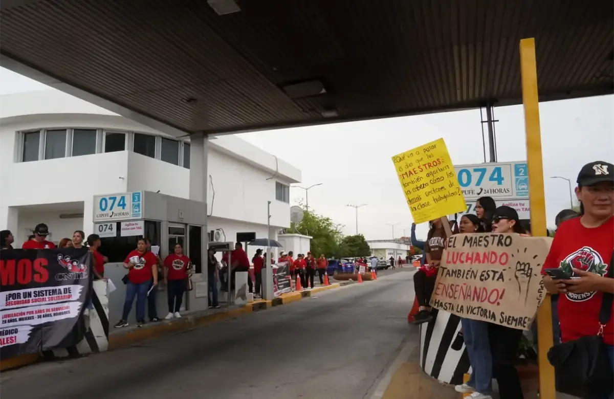 Maestros del sur de Sonora realizan movilizaciones para exigir mejoras en sus jubilaciones y pensiones.