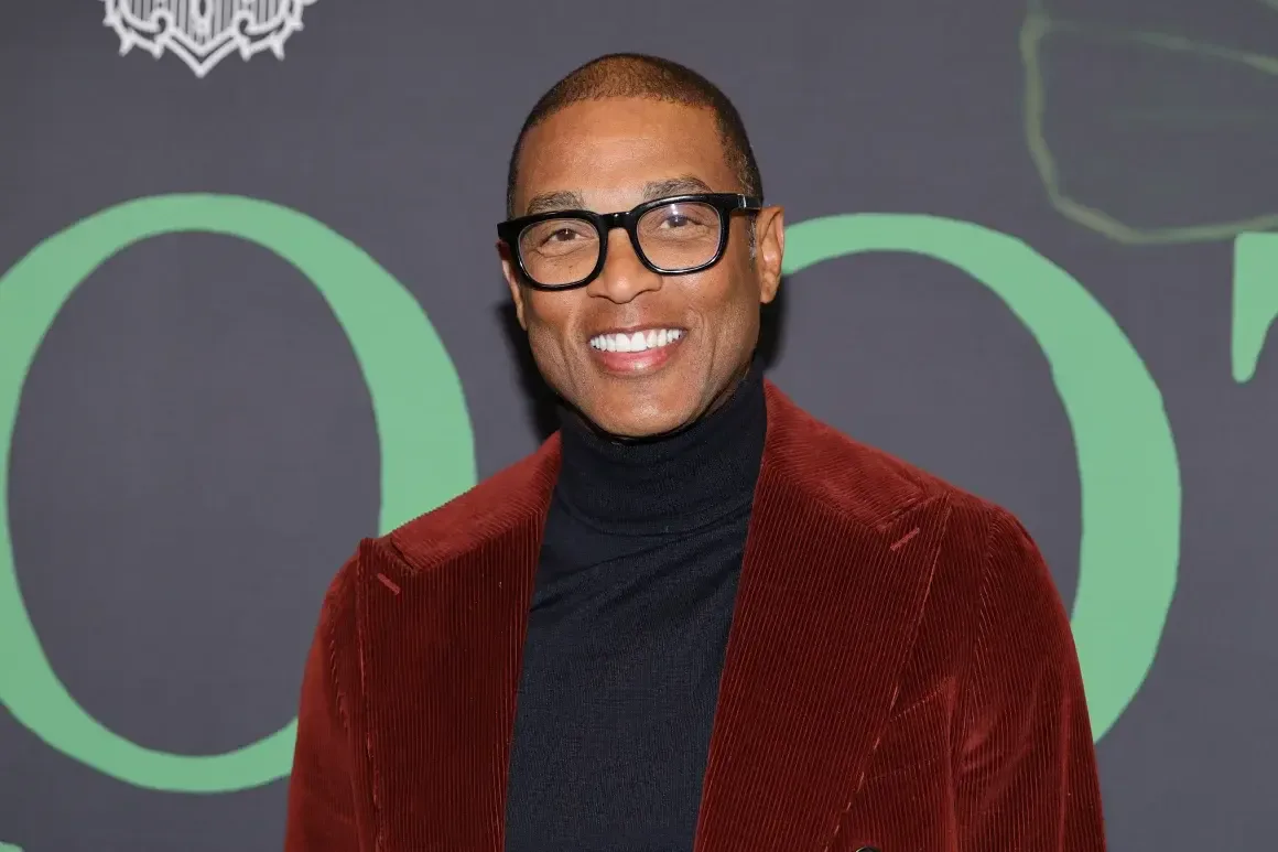 Don Lemon durante una manifestación contra ICE en Minnesota.
