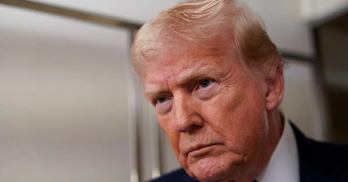 "Donald Trump aborda la situación de Cuba y el impacto de nuevas medidas."