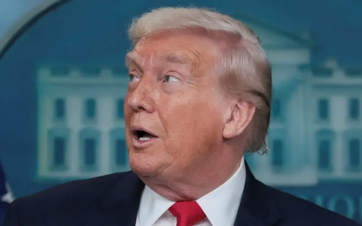 Donald Trump anunció cambios en la lucha contra cárteles en conferencia desde la Casa Blanca.