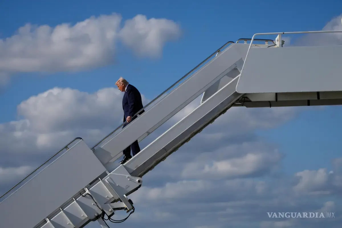Donald Trump discute la situación en Groenlandia en un evento reciente.