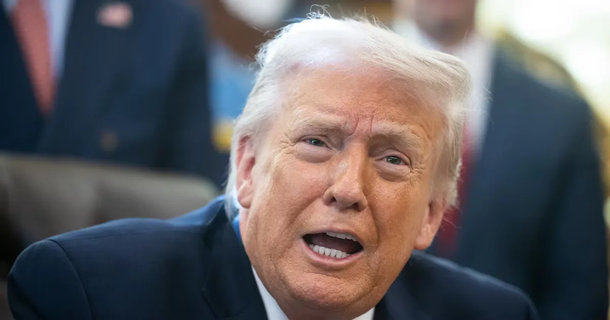 Donald Trump durante una entrevista sobre las tensiones con Irán.