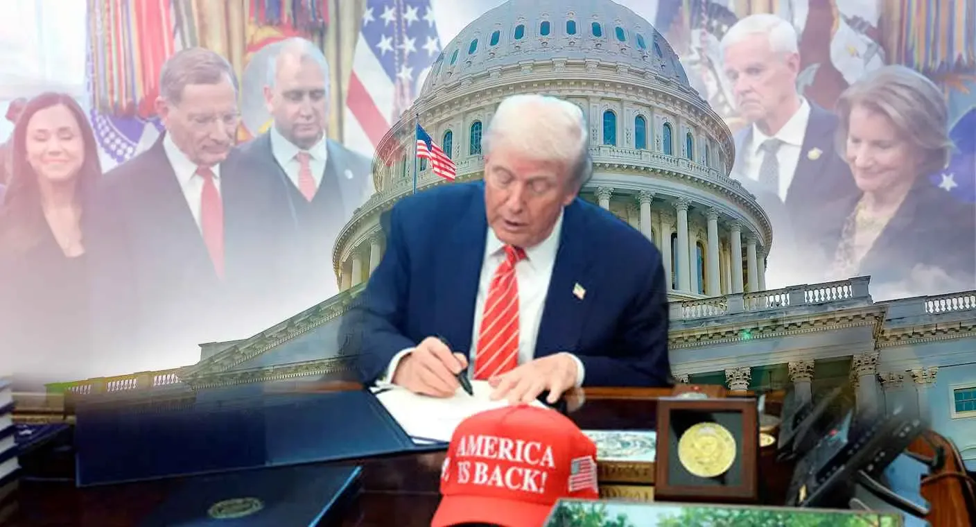 "Donald Trump firma la ley presupuestaria en el Despacho Oval."
