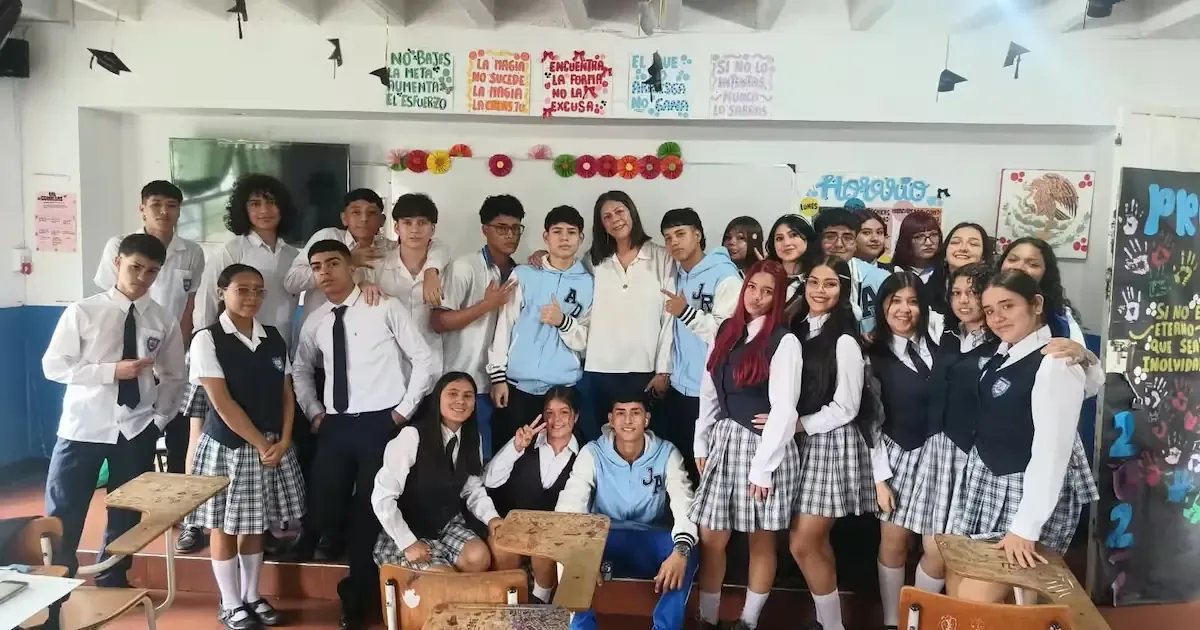 La docente Doris Mesa usa métodos prácticos para motivar a sus estudiantes a buscar su futuro.
