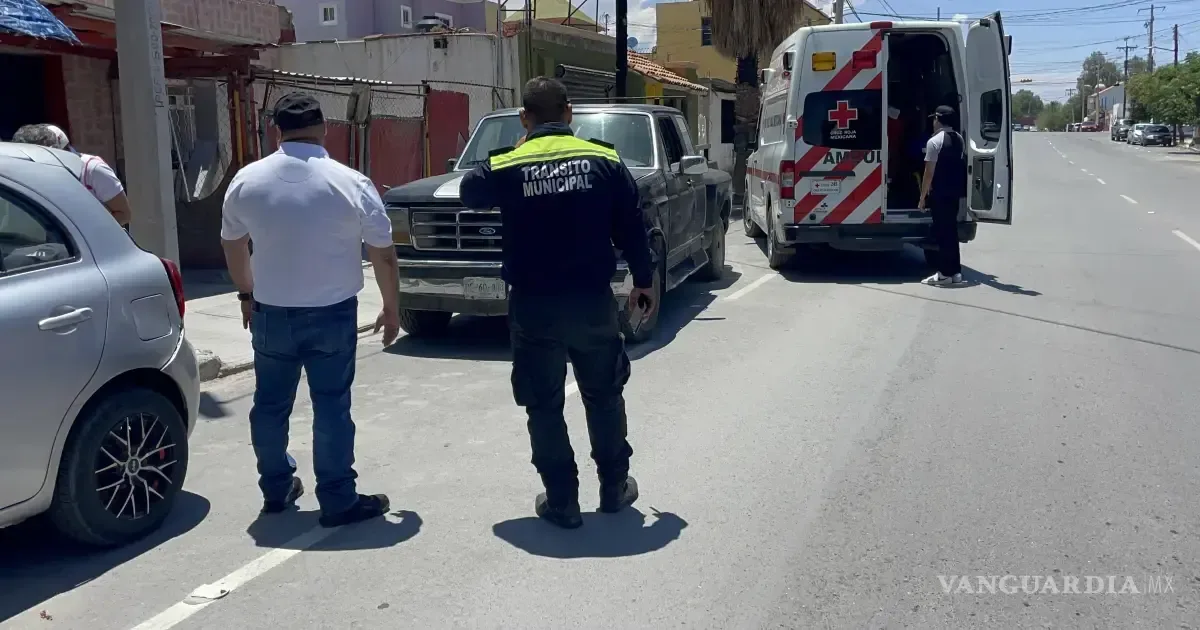 Dos hombres de la tercera edad resultaron heridos al ser atropellados por la camioneta que reparaban.