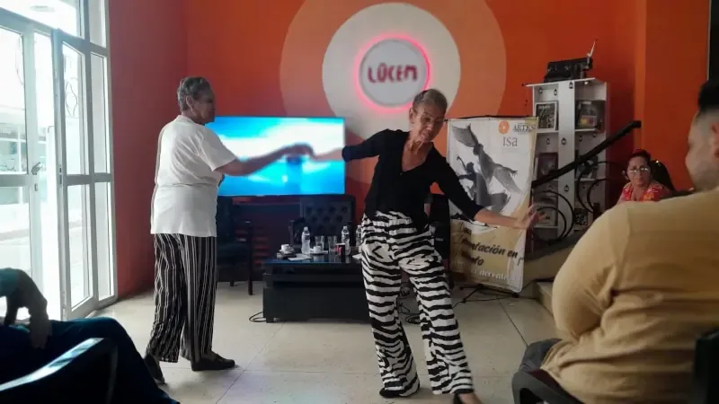 Dos bailarinas emblemáticas comparten su legado en un emotivo evento.
