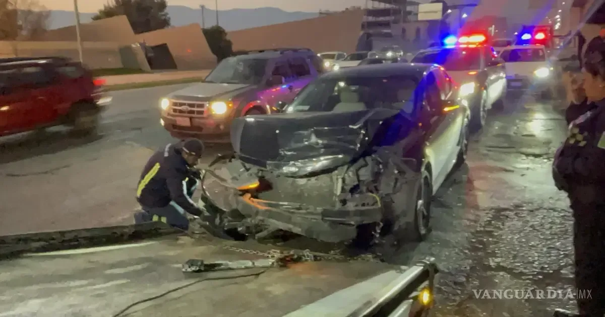 Dos choques casi simultáneos causan daños materiales significativos en Saltillo.
