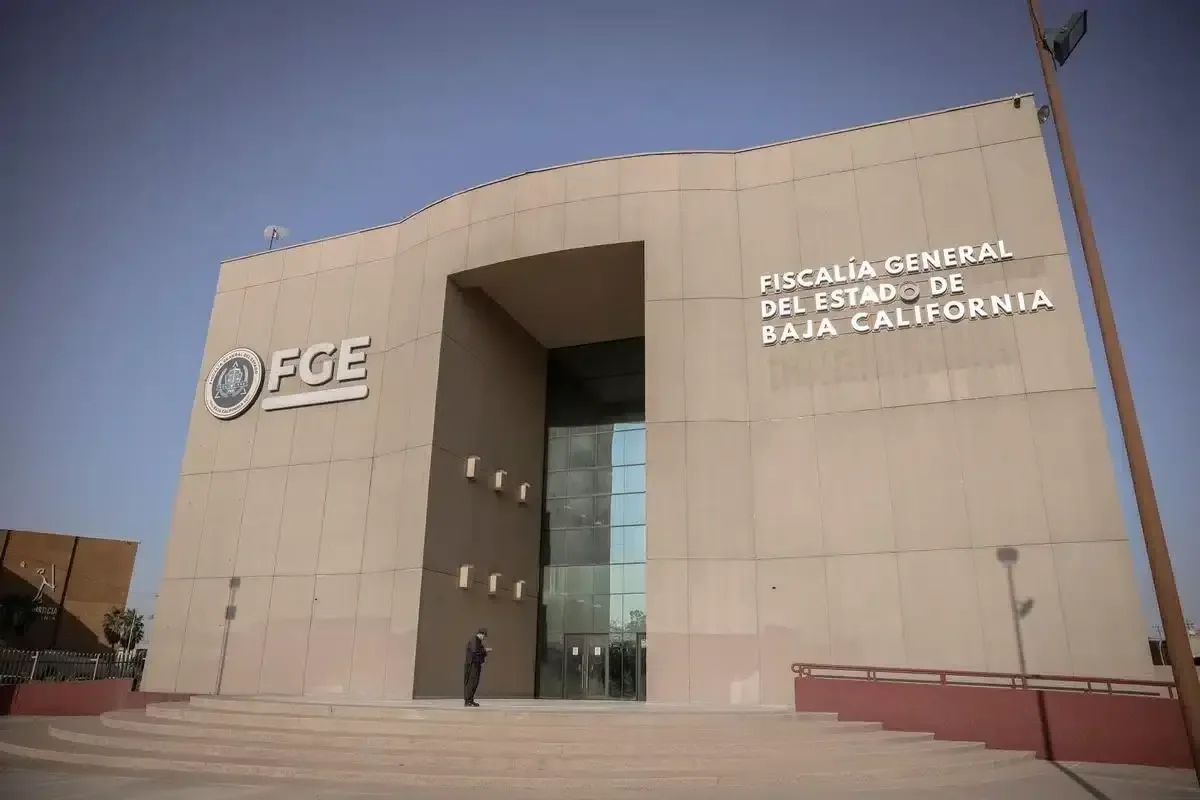 La extorsión sigue afectando a comerciantes en Baja California, con denuncias continuas y arrestos recientes.