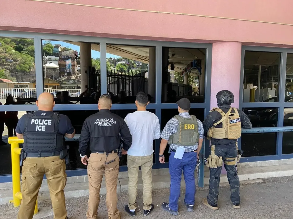 Captura de hombres acusados por delitos graves tras colaboración internacional.