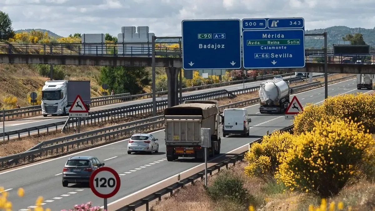 Un accidente automovilístico en la A-5 ha dejado dos personas heridas, una de ellas en estado leve.