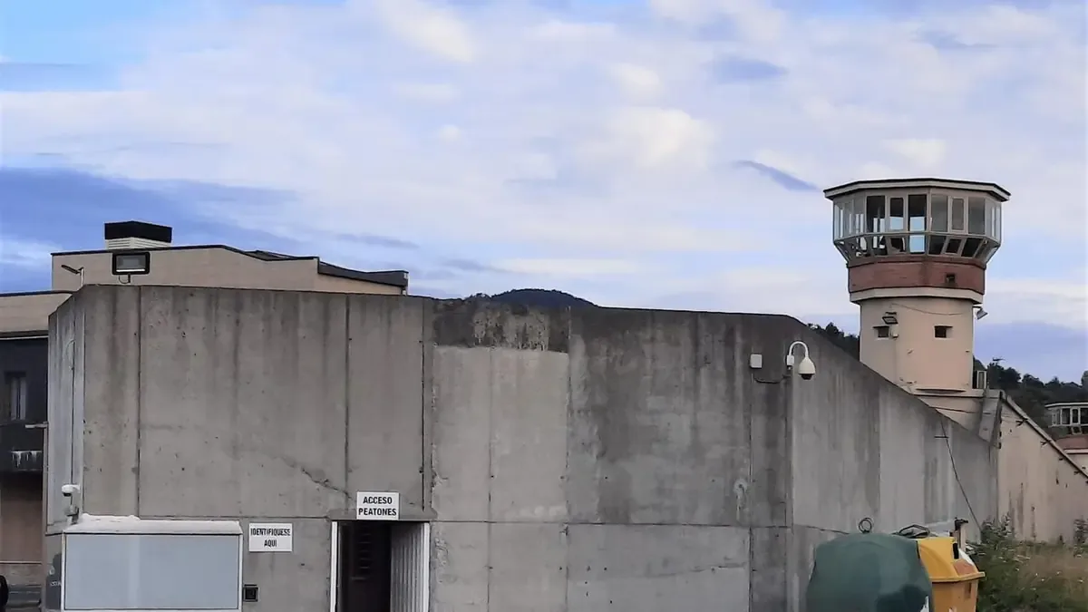 Dos hombres fueron detenidos tras un robo planificado en una empresa de Bizkaia, con un valor total de 874.000 euros en documentos.