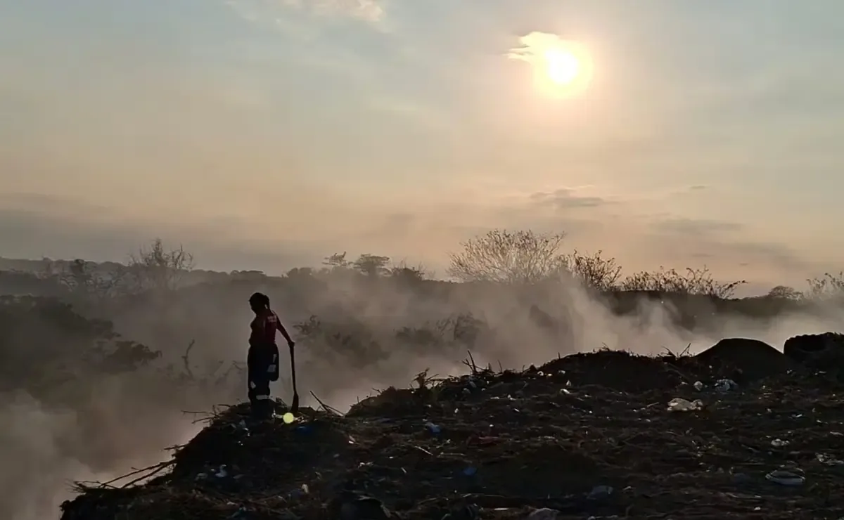 Bomberos y Protección Civil gestionan emergencias en vertedero y empresa sin víctimas.
