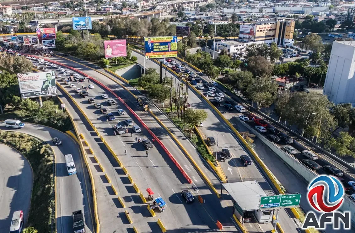 Dos médicos discuten sobre la situación del turismo médico en Tijuana.