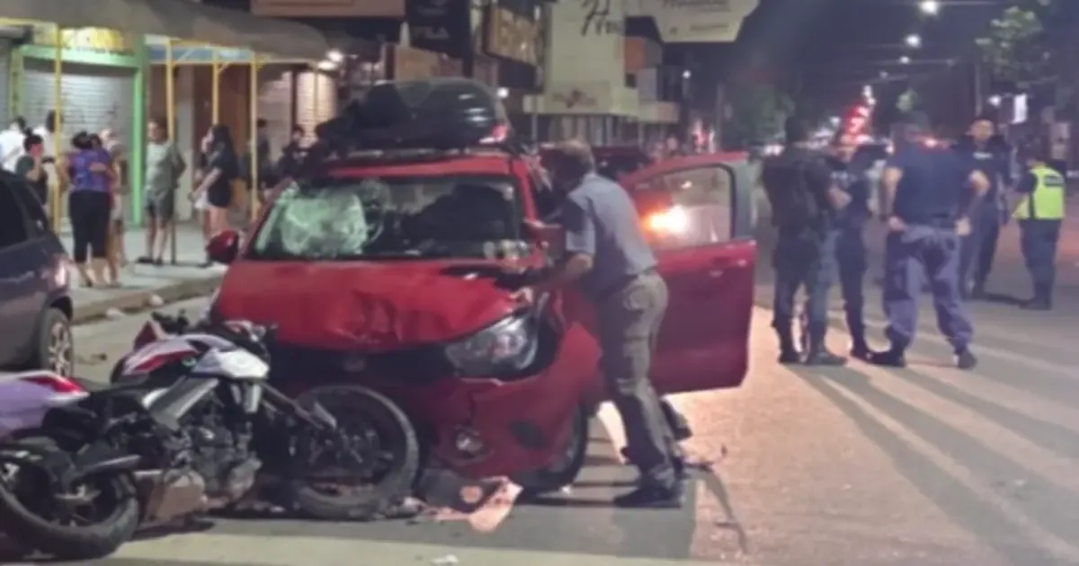 Dos sospechosos involucrados en un accidente tras el robo de una motocicleta.