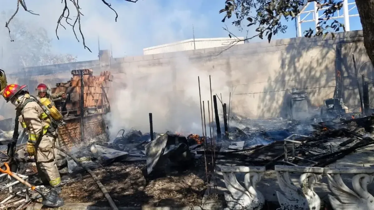 Dos tejabanes se incendiaron en Guadalupe; las afectadas fueron valoradas y están bien.