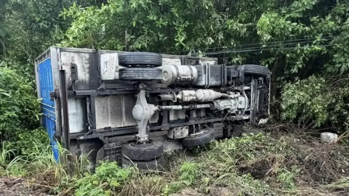 Dos accidentes en la carretera 307 dejan conductores ilesos gracias a la rápida atención de paramédicos.