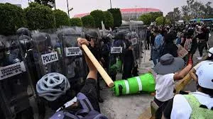 VIDEO | Protesta violenta cerca del Estadio CDMX 