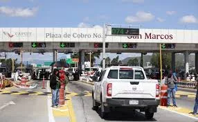 VIDEO | CNTE pinta "Abrogación Ley ISSSTE 2007" en autobuses