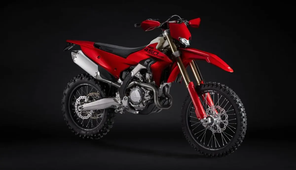 Con tecnología de vanguardia, Ducati lanza su nueva moto de enduro diseñada para terrenos difíciles.