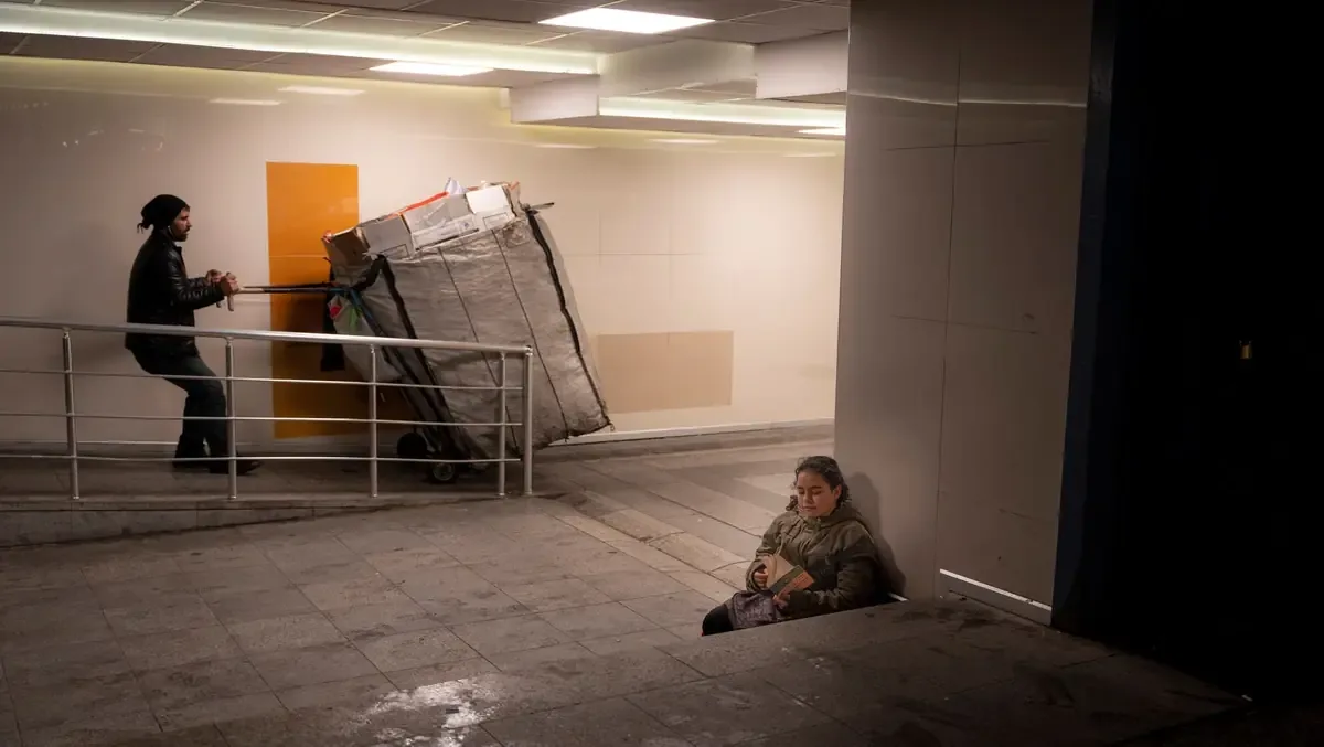 La artista busca transformar la percepción de los migrantes a través de su obra fotográfica.
