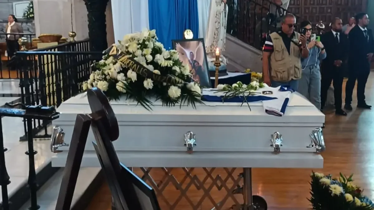 La comunidad rinde homenaje a un estudiante que luchó con fortaleza y dedicación.