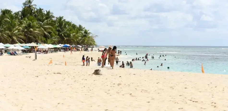 Durante el Viernes Santo, las playas de la República Dominicana ofrecieron un ambiente tranquilo para los visitantes.