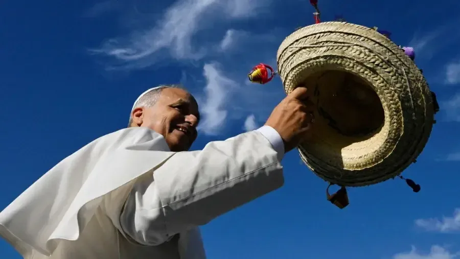 Durante su misa del Jueves Santo, el Papa enfatizó la importancia del diálogo y el respeto en la misión cristiana.