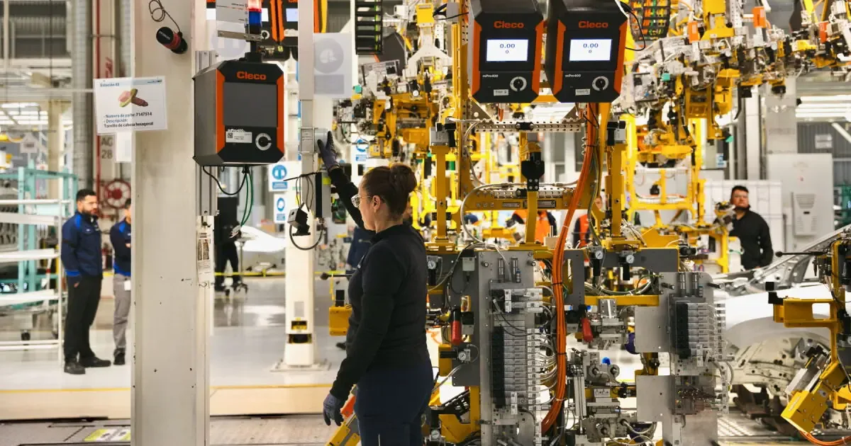 La reducción busca enfocar recursos en sectores estratégicos tras un desempeño fluctuante de la inversión extranjera.