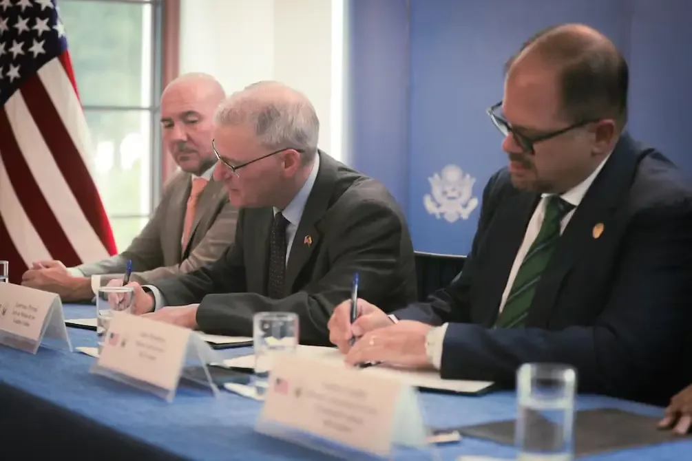 El nuevo pacto busca reforzar la cooperación para enfrentar el crimen transnacional y mejorar la seguridad en las fronteras.