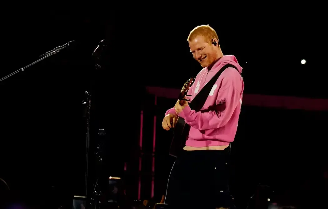Su primer concierto en Quito dejó huella con un despliegue musical y emocional.