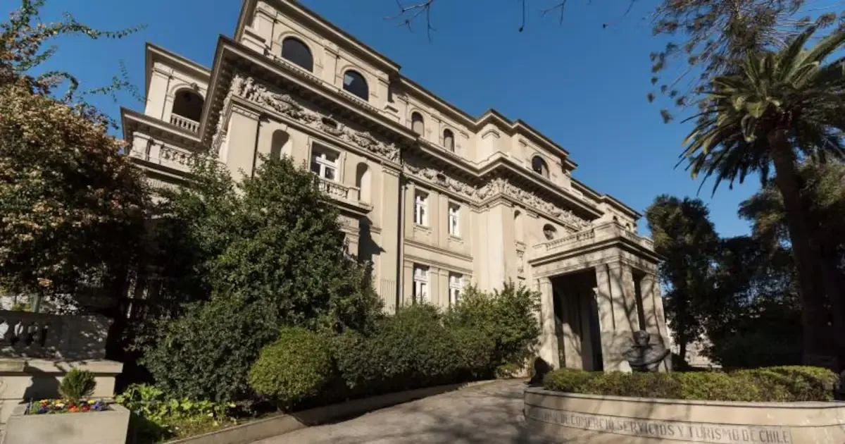 La Cámara Nacional de Comercio y la Bolsa destacan en la serie basada en Isabel Allende.