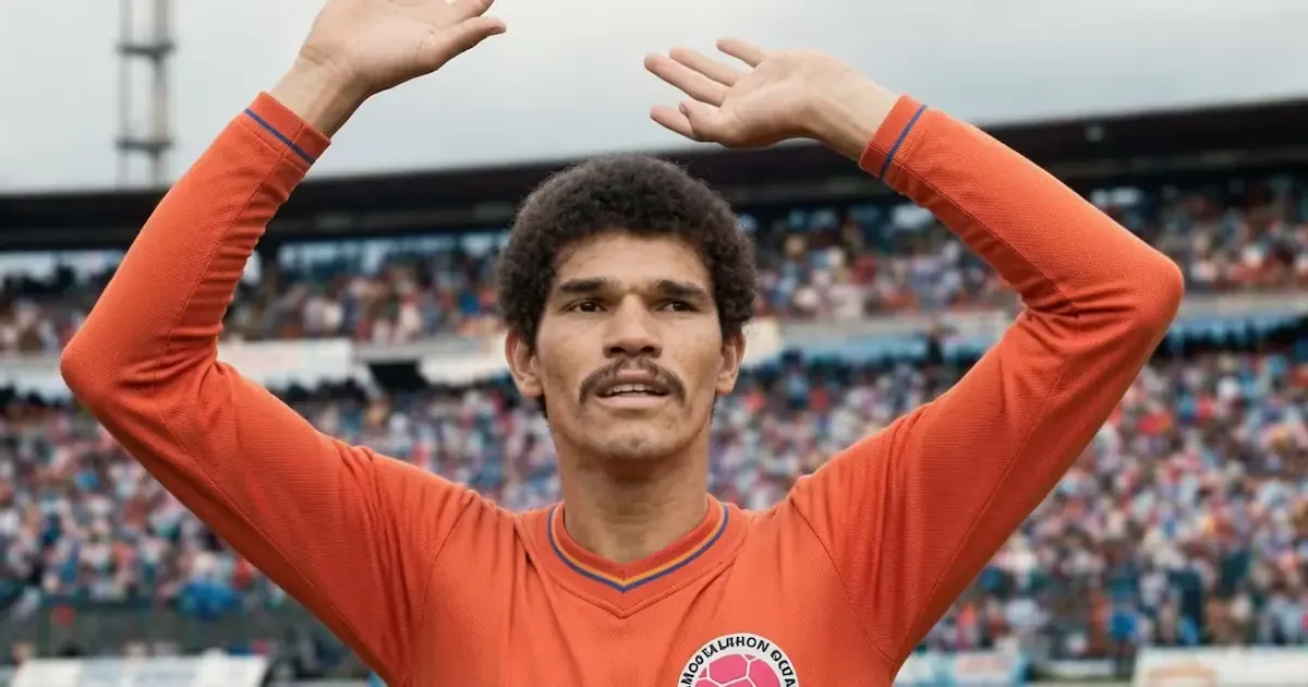 El exjugador colombiano enfrenta una grave situación médica tras una intervención de urgencia.