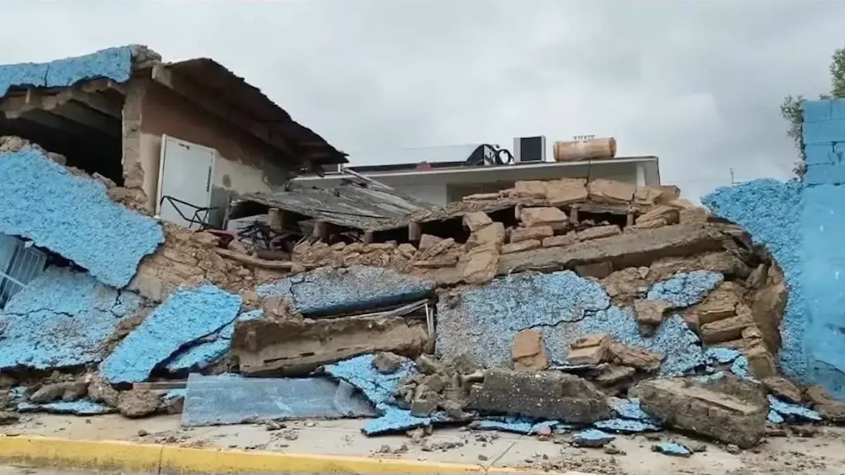 Las lluvias causaron daños en escuelas de nivel federales y estatales en Ciudad Juárez, interrumpiendo clases presenciales.