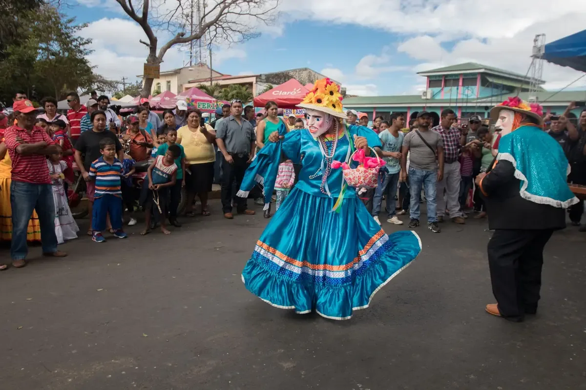 El concierto marcó el aniversario del natalicio de José María Morelos en un ambiente festivo.