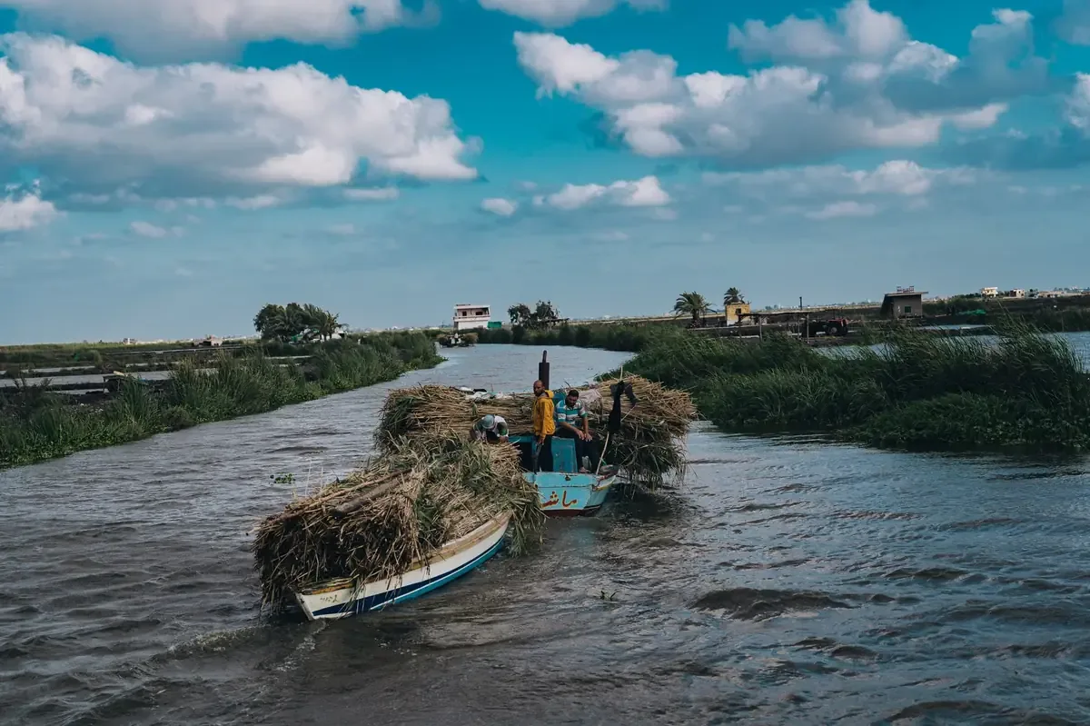 La Guardia Costera realizó un rescate crucial en el canal de Yucatán, destacando los peligros de la migración marítima.