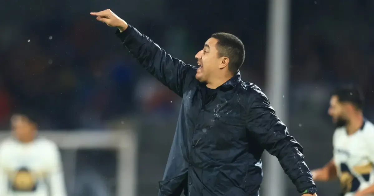 El entrenador mexicano toma las riendas del equipo campeón húngaro tras su salida de Pumas.
