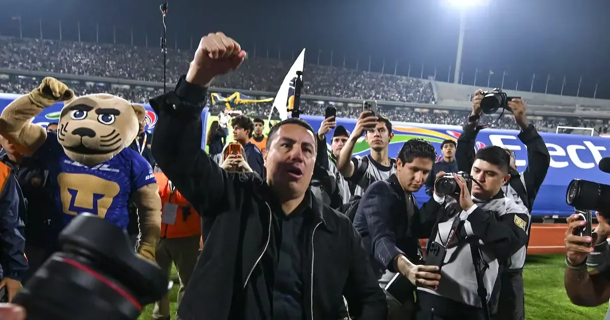 La continuidad del entrenador se ve amenazada por ofertas del fútbol europeo.