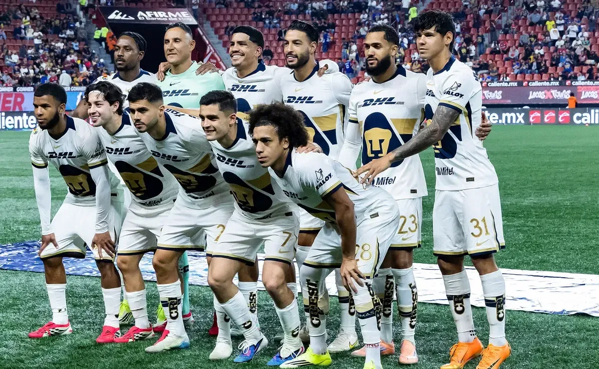 Efraín Juárez y la directiva enfrentan disputas sobre la plantilla del club universitario.