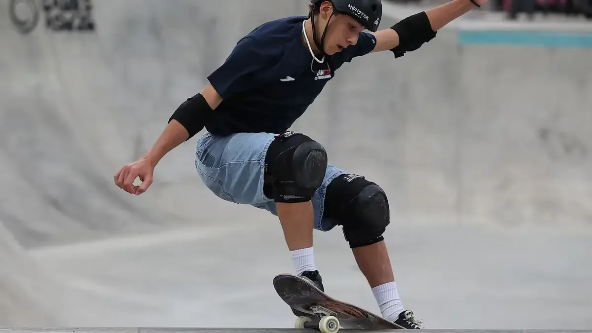 La trayectoria de Egoitz Bijueska marca un nuevo estándar en el skateboarding competitivo.
