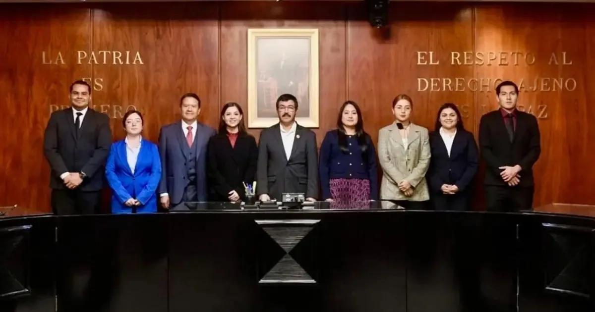 Estudiantes con alto rendimiento académico ingresan al sistema judicial federal, promoviendo su desarrollo profesional.